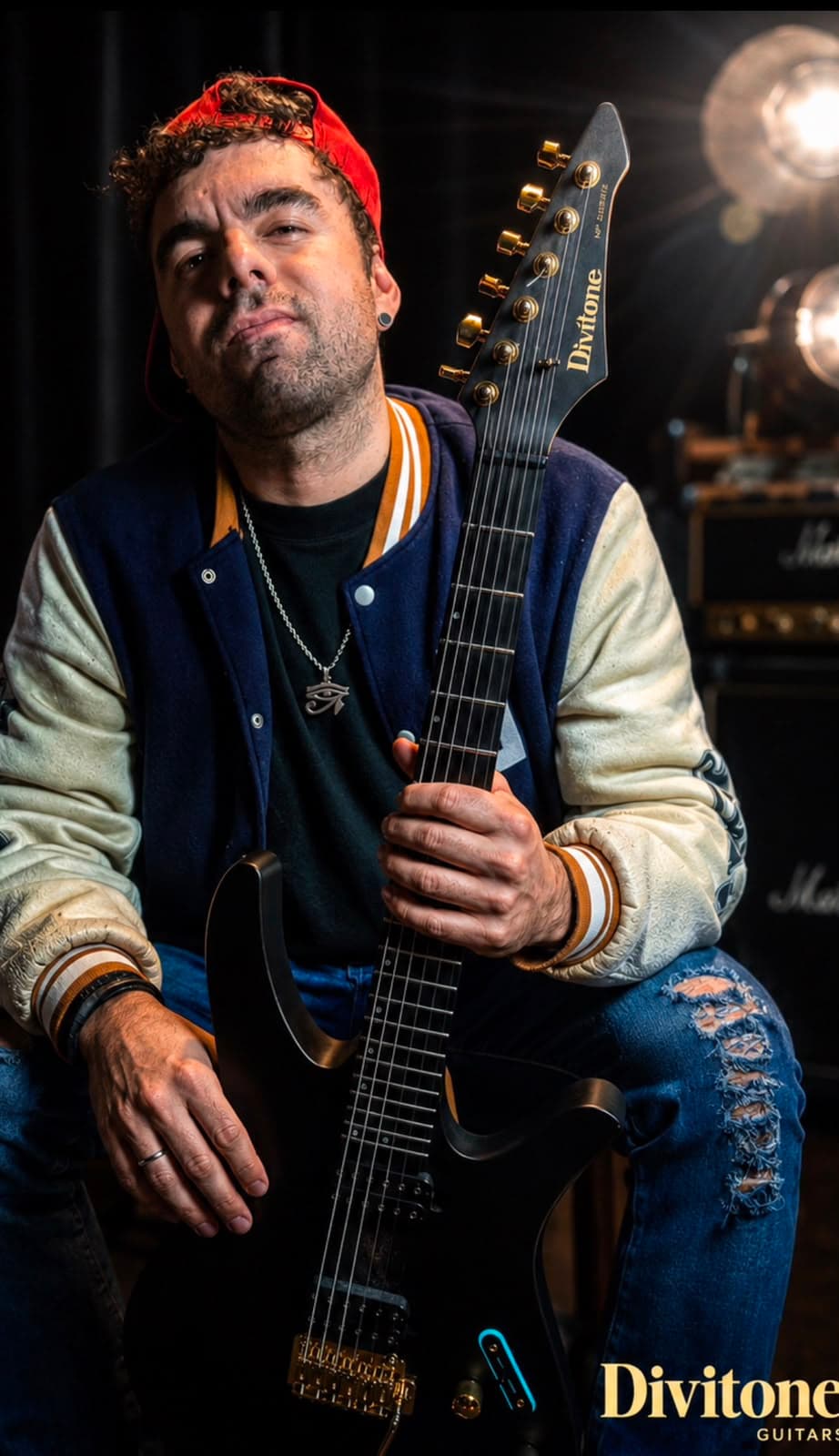 Dandan com sua guitarra em estúdio